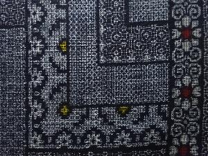 アンティーク　幾何学に花模様織り出し本場正藍泥染大島紬着物(割り込み絣)